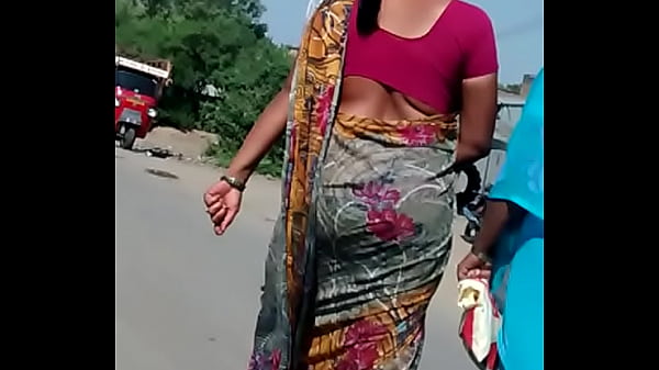 Gaun Saree Yang Menggoda, Membentuk Lekuk Tubuh Yang Memikat