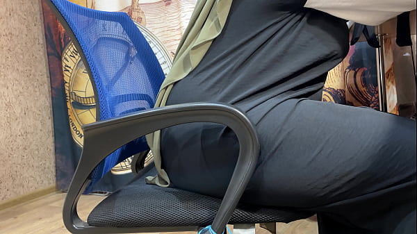 Gadis Berhijab Mengocok Memek Lewat Celana Dalam Saat Kerja