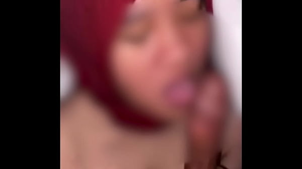 Video Panas Indonesia: Adegan Intim Dengan Wanita Berjilbab Merah, Memek Sempit Dan Kontol Besar.