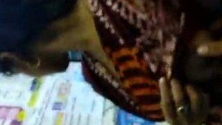 Pelayan Toko Cantik Pamer Payudara Montok