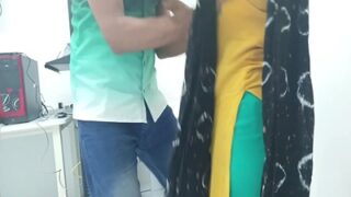 Video Mesum Di Kantor, Pria Menggoda Bhabhi Genitnya Yang Siap Ditiduri
