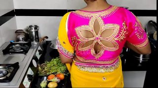 सaat Suar Ki Choot Mein Devar Ka Lund Ragad Rahi Thi Jab Saas Bazaar Gayi Thi