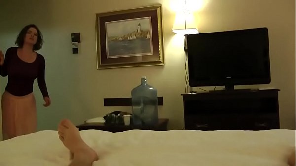Ibu Tiri Tak Tahan Mengulum Batangku Saat Ayah Tiriku Asyik Tidur