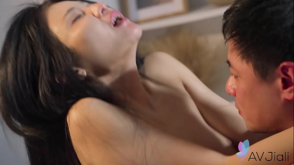 Nyonya Rumah Tangga Tiongkok Xian’erai Mendapatkan Penis Keras Dan Menikmatinya.