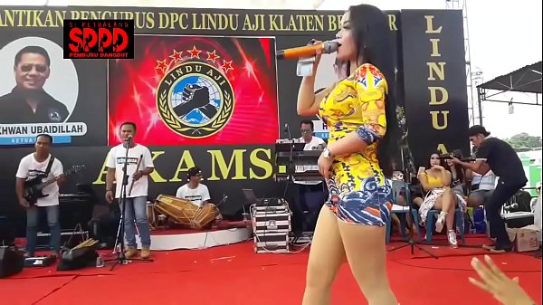 Tarian Erotis Sintya Riske: Goyangan Liar Di Atas Panggung