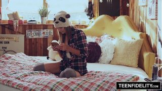 Ngentot Gila, Ayah Tiri Semburkan Sperma Panas Di Memek Shyla Ryder