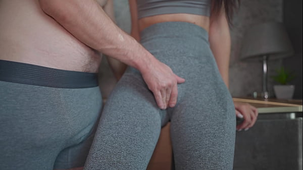 Goyangan Hot Ibu Tiri Usai Olahraga! Yoga Pants Basah Dan Penuh Isi 4k