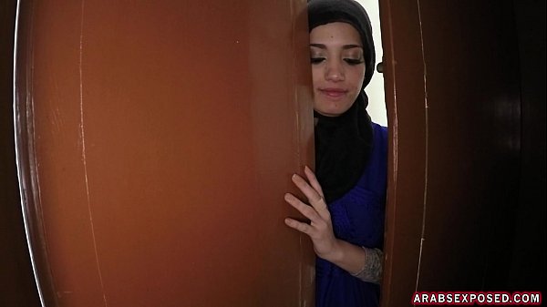 Turis Amerika Mendambakan Kemesraan Gadis Arab