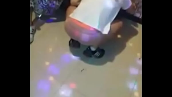 노래방에서 팬티 벗고 음란하게 즐기는 야한 쇼