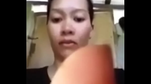 Yuli Yang Menggoda