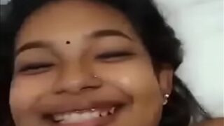 Gadis India Merasakan Sensasi Pertama Bercinta Dalam Video Panas
