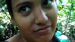 Gadis Seksi Dan Kekasihnya Berpetualang Panas Di Hutan Liar
