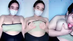 Jijiw Meremas Payudara Besarnya Yang Menggoda