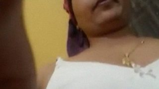 Tante Bhopal Menggoda Dengan Video Selfie Telanjang Yang Panas