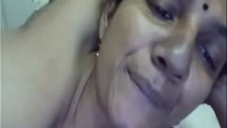 Tante Tamil Bugil Pamer Payudara Montoknya Lewat Panggilan Video Langsung