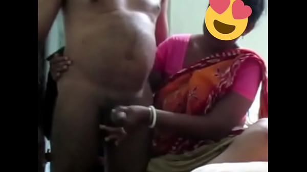 Tante Desi Merangsang Dengan Tangan Hingga Lelaki Itu Memuncak