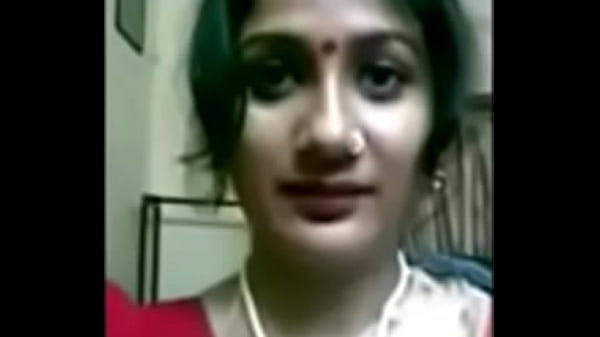 Desi Ibu Rumah Tangga Bengali Dengan Payudara Besar Yang Menggoda