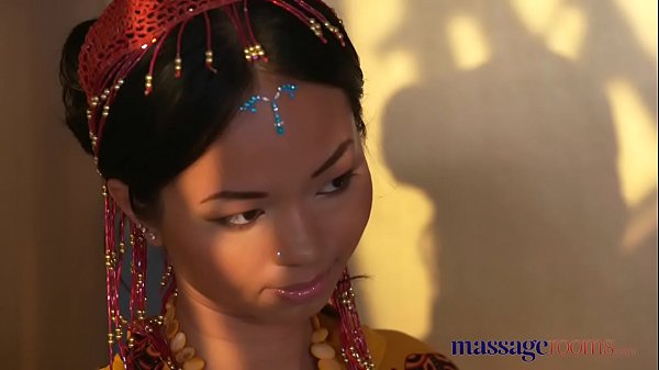 Ruang Pijat Thai, Ceweknya Panas Dan Siap Terima Kontol Keras Di Lubangnya Yang Tindik