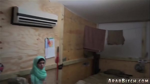 Gadis Arab Muda Dan Teman Dekatnya Digoyang Keras Oleh Kakak Tiri Sahabatnya