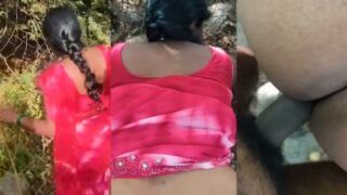 Video Desi Seru: Ibu-ibu Kampung Ngewe Di Luar Rumah – Bagian 1