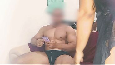 Hanya Aku Dan Ayah Tiriku Di Rumah Saat Ibu Pergi