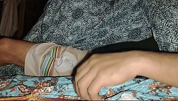 Ibu Tiri Ku Tadi Malam Kasih Nikmat Gila, Jari Dua Ku Masuk Ke Lubang Basahnya Sampai Air Mancur Deras.