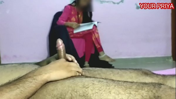 प्रिया को चोदने से पहले मनाया, फिर गांड तोड़ दी।