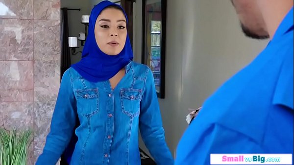 Gadis Arab Montok Digenjot Dua Cowok Gede
