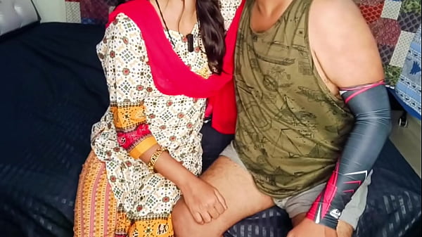 Mami Ko Paise Kamane Ka Muft Tarika Batakar Bhanje Ne Ghodi Bana Ke Choda