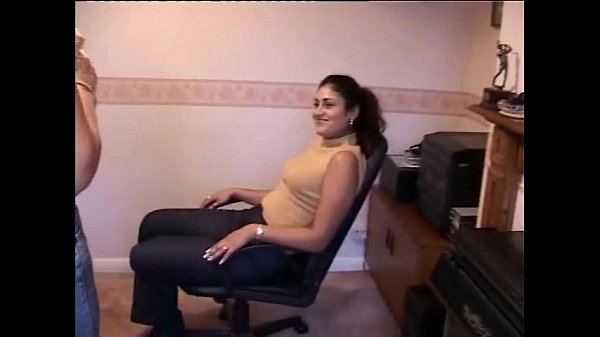 Cewek India Malvina Sama Brit Lisa Jilat-jilatan Panas, Bibir Basah Keringetan, Part 3