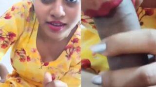 Cewek Seksi Kasih Sepong Desi Bikin Makin Basah.