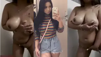 Cewek Toge Montok Lagi Sange Colmek Xixi Sampe Becek