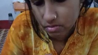 Desi Pembantu, Anaknya Ngewe Sambil Hisap Kontol