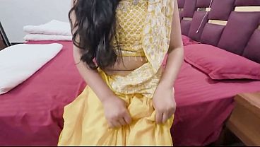 Bhabhi Bas Giil Chut Deke Devar Ka Gussa Mitaya, Aise Nahi Maanegi Toh Aur Bhigayegi.