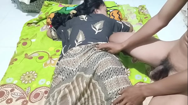 Ngentotin Emak Ratna, Bini Orang Lagi Kering Kerontang Haus Sentuhan.