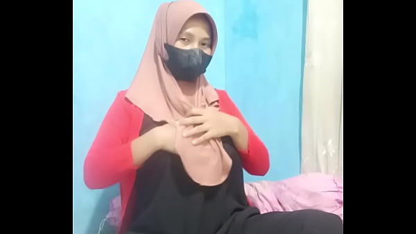 Gadis Berjilbab Mainin Dildo Sampe Crot, Nafsu Bejibun.