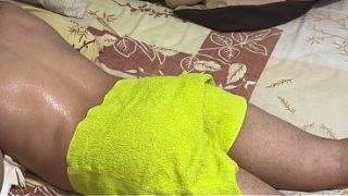 Ibu Mertua Montok Bantu Mantu, Pijat Berujung Panas Menggairahkan.