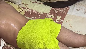 Ibu Mertua Montok Bantu Mantu, Pijat Berujung Panas Menggairahkan.