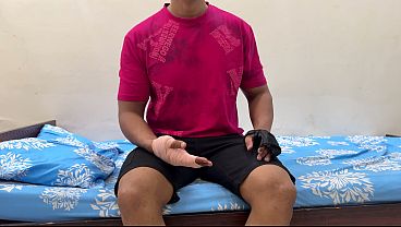 Ibu Tiri Bantu Anak Tiri Yang Luka Mandi, Godain Dia, Ujung-ujungnya Ngehisap Kontolnya, Baru Digenjot Keras.