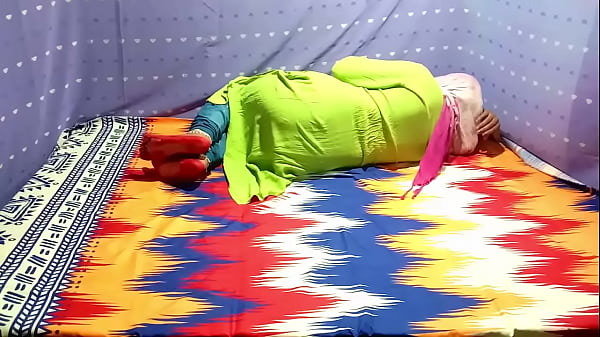 Tiap Malam, Radhika Pacar Kecilku, Siap Digetarkan Gerakan Liarku Dalam Video Hindi Panas.