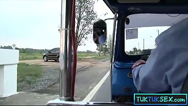 Gadis Desa Thailand Digebuk Di Pinggir Jalan, Terus Digotong Naik Mobil Buat Main-main.