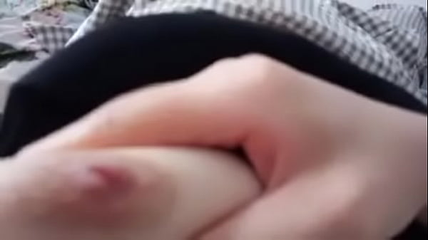 Cewek China Lagi Selfie Sambil Bikin Muka Nagih, Bikin Ngiler.