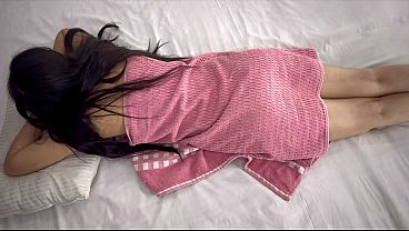 Nri Cewek Dibejek Pantatnya Sama Pelayan, Abis Itu Ditusuk Memek Sambil Pantat Gede Digoyang.