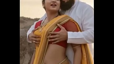 Saree Desi Bhabhi, Nyepong Susu Sambil Ciuman Panas