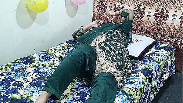 Seorang Istri Orang India Memanggil Bocah Muda, Lalu Mereka Bercinta Kasar Dengan Suara Hindi Yang Bikin Makin Panas.