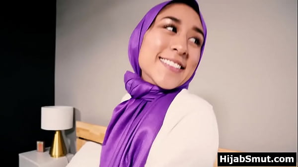 Gadis Arab Berhijab Digebrak Tanpa Izin Ortu