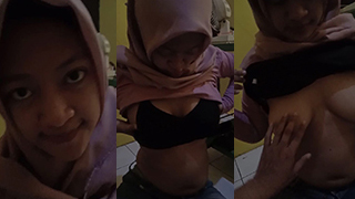 Bokep Indo Hijab, Di Kost Pacar, Tangan Meraba-raba Sampai Basah