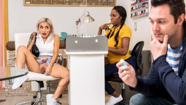 Brazzers – Getaran Nakal Bikin Muncrat Di Salon