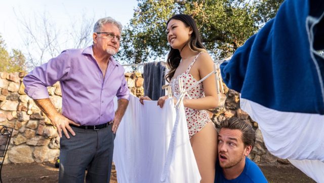 Brazzers – Kontol Di Garis Depan