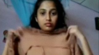 Desi Temen Sekamar Hampir Kepergok Sambil Colong Foto Bugil Mesum